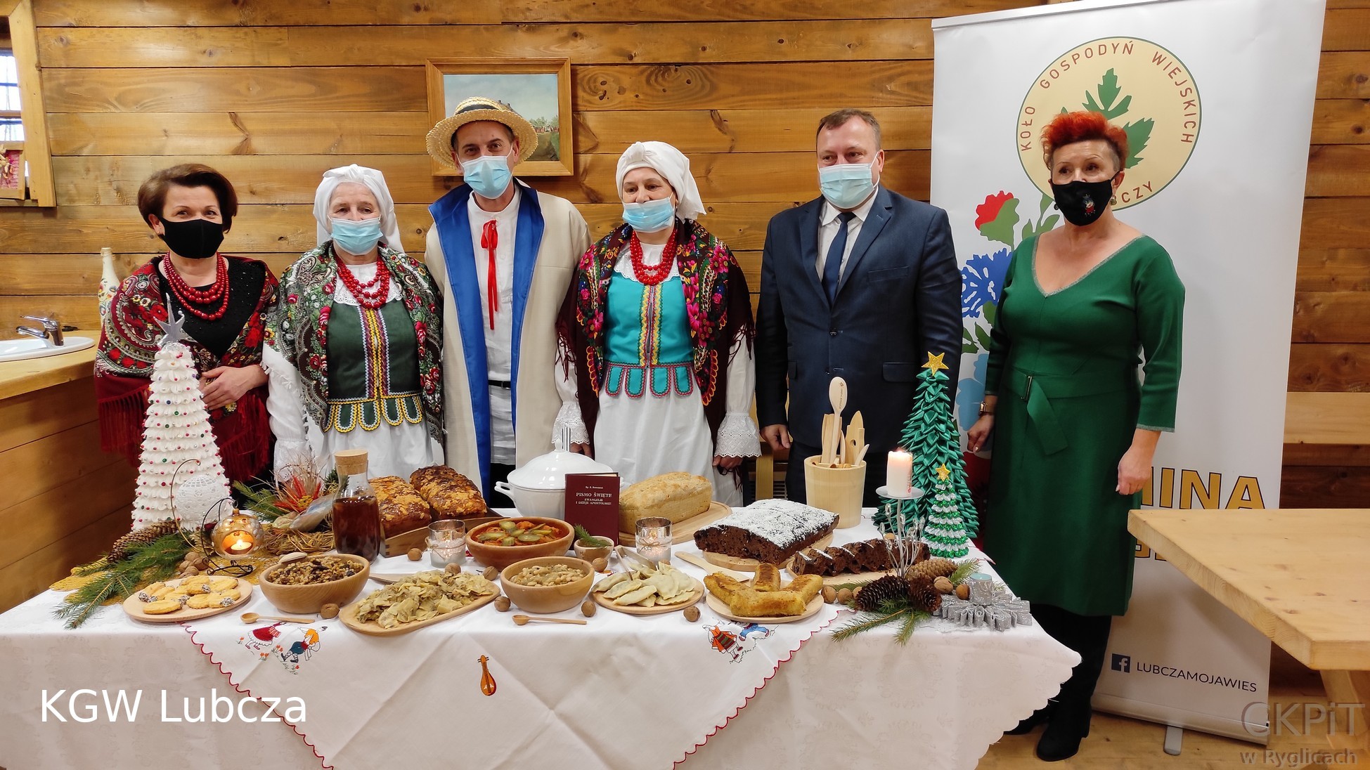 Stół wigilijny przygotowany przez KGW Joniny