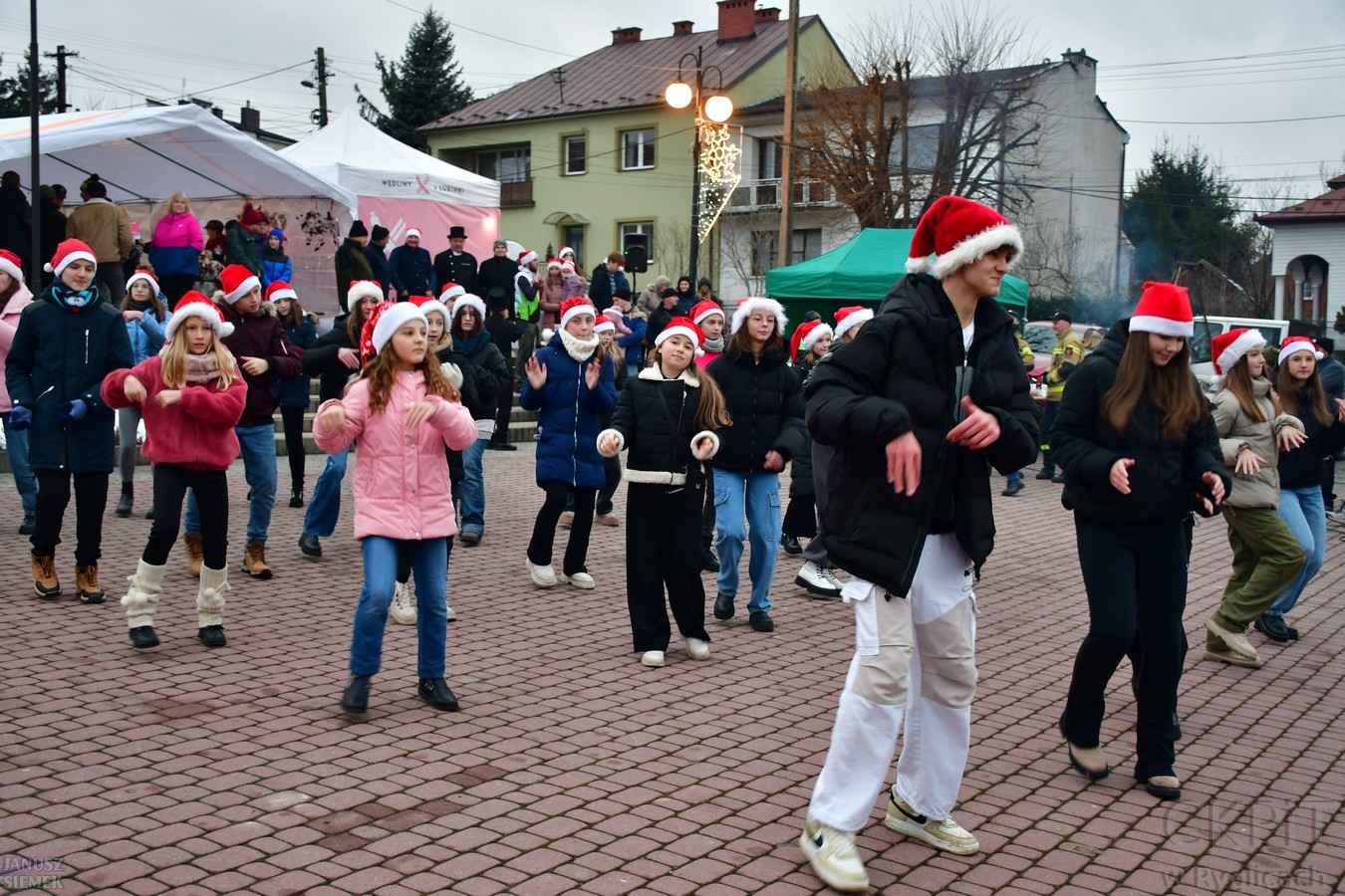 Flash mob – taniec w wykonaniu dzieci i młodzieży ze Szkoły Podstawowej w Ryglicach
