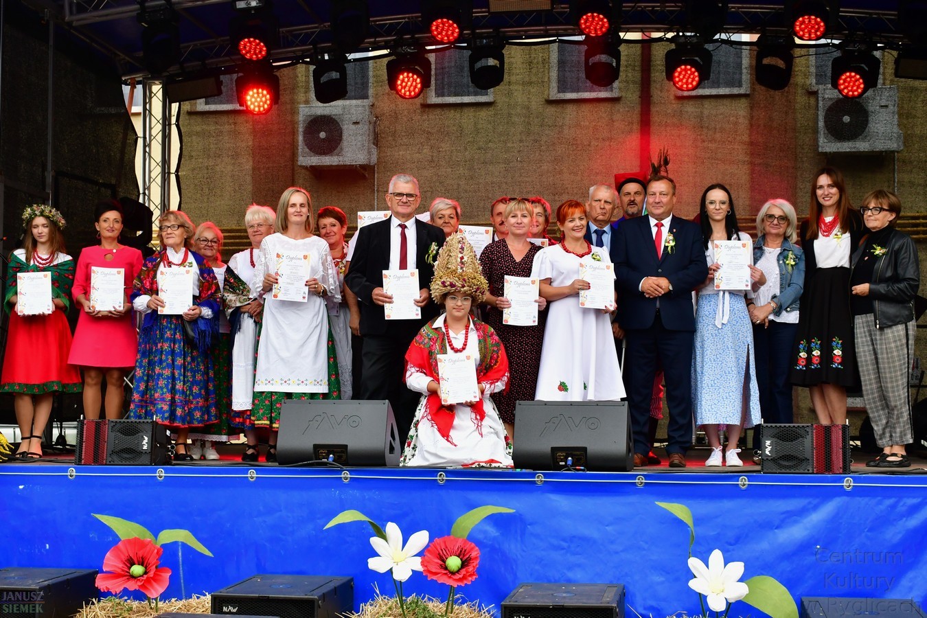 Uczestnicy konkursu gminnego wieńca dożynkowego