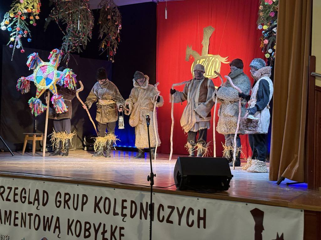 Grupa kolędnicza z Zalasowej podczas konkursu