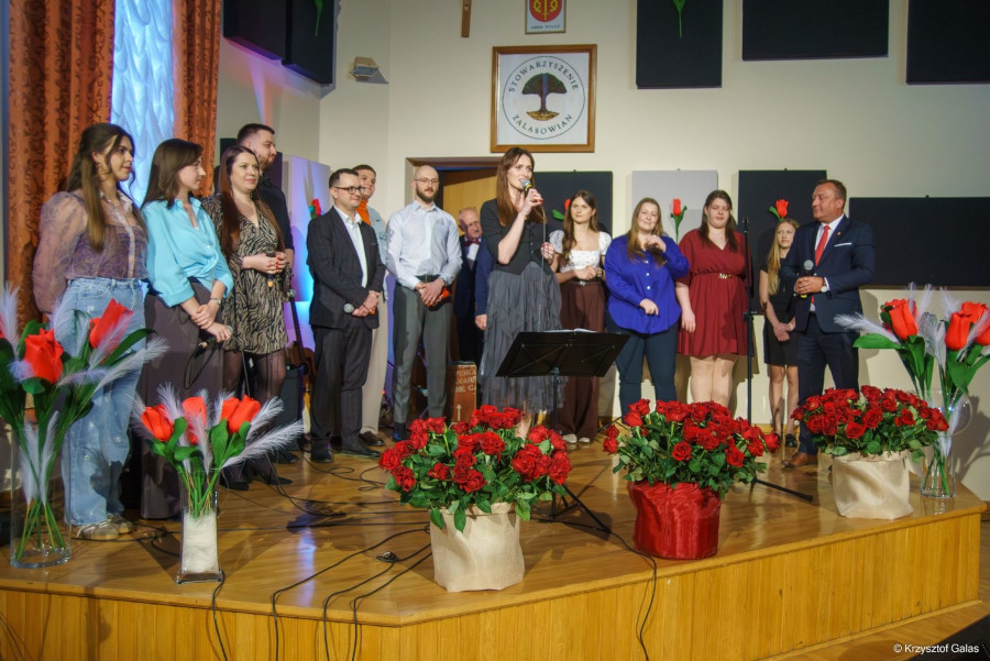 Dzień Kobiet - scena, występujący