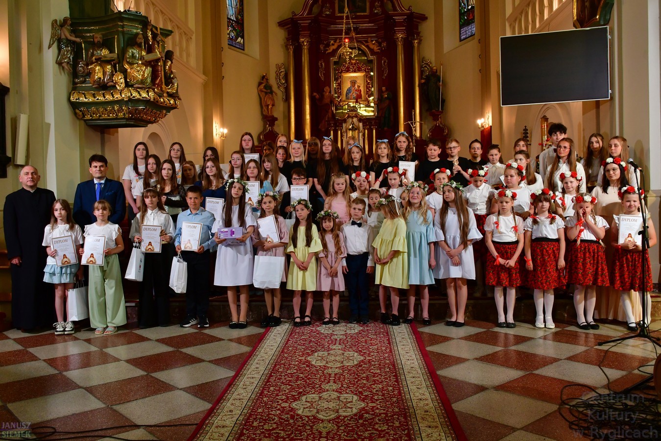 Laureaci konkursu podczas koncertu finałowego